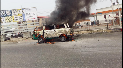 Commercial Bus Catches Fire On Lekki Expressway In Lagos (Photos)